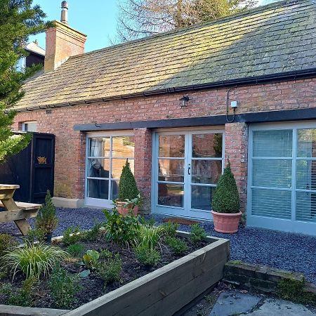 The West Wing At Eriviat Hall Hot Tub Henllan  Exterior foto