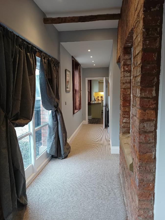 The West Wing At Eriviat Hall Hot Tub Henllan  Exterior foto